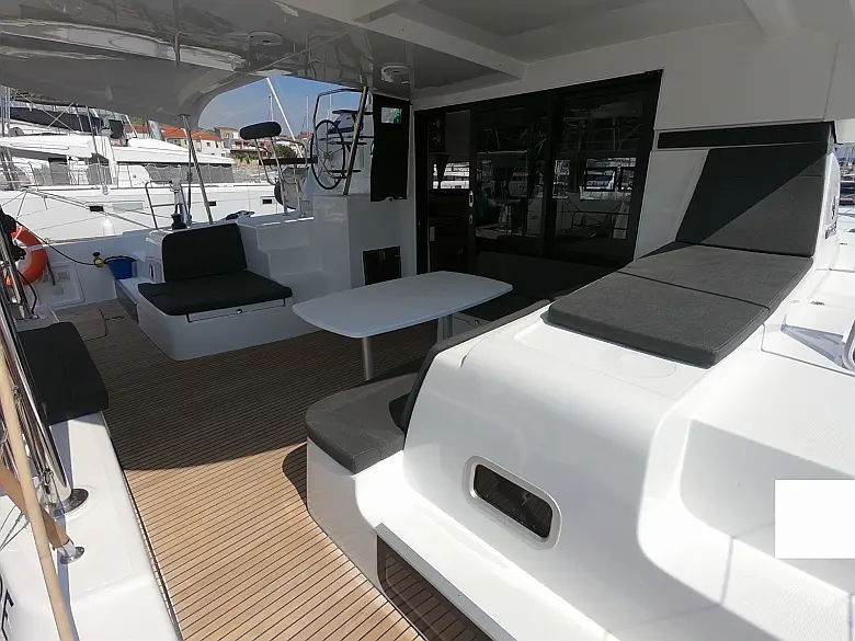 Lagoon 42