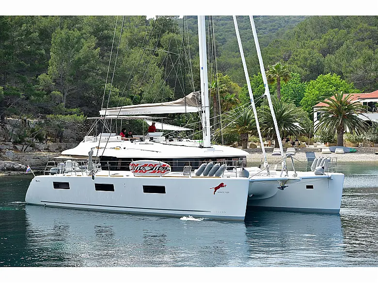 Lagoon 620 