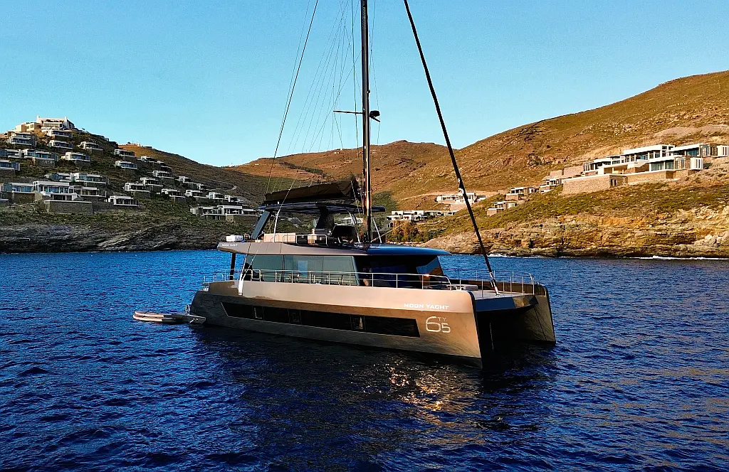 Moon Yacht 65 - 