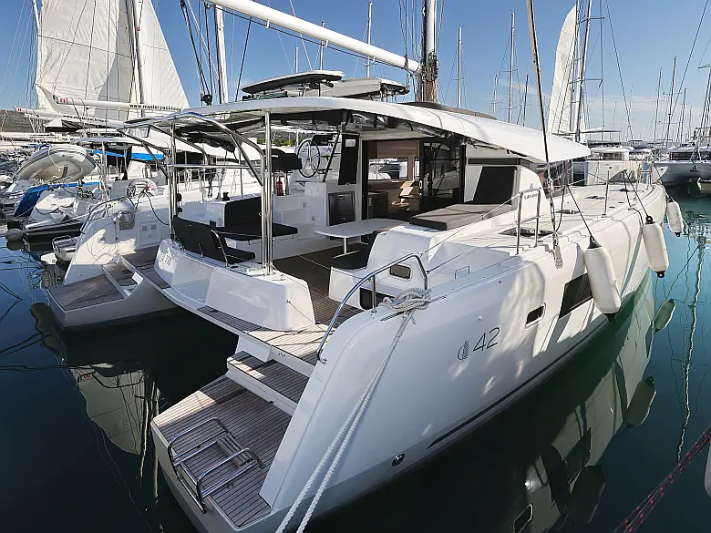 Lagoon 42