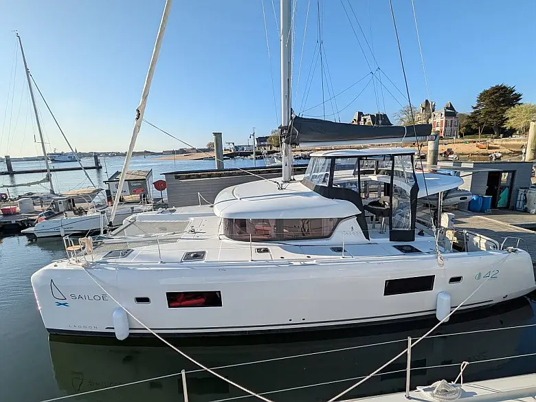 Lagoon 42